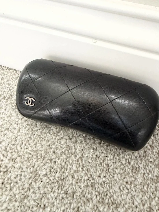 CHANEL Black Oversized Cat-Eye Sunglasses - Picture 4 of 7